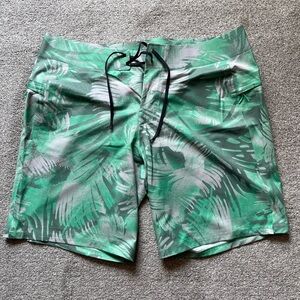 Mens Lululemon Current State 10” Board Shorts Size 36